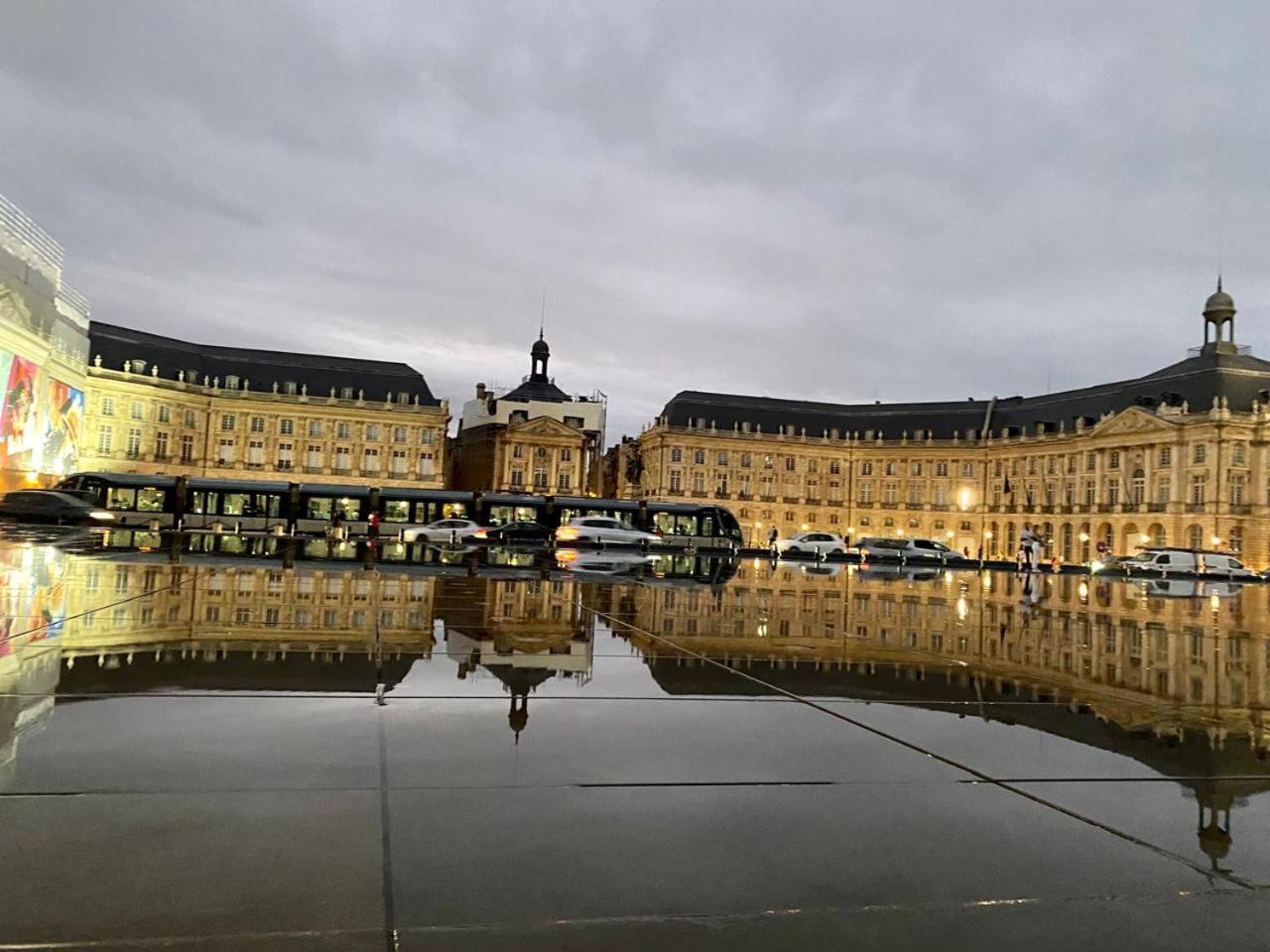 Bel Appartement Renove - Place Du Palais Avec Parking 波尔多 外观 照片